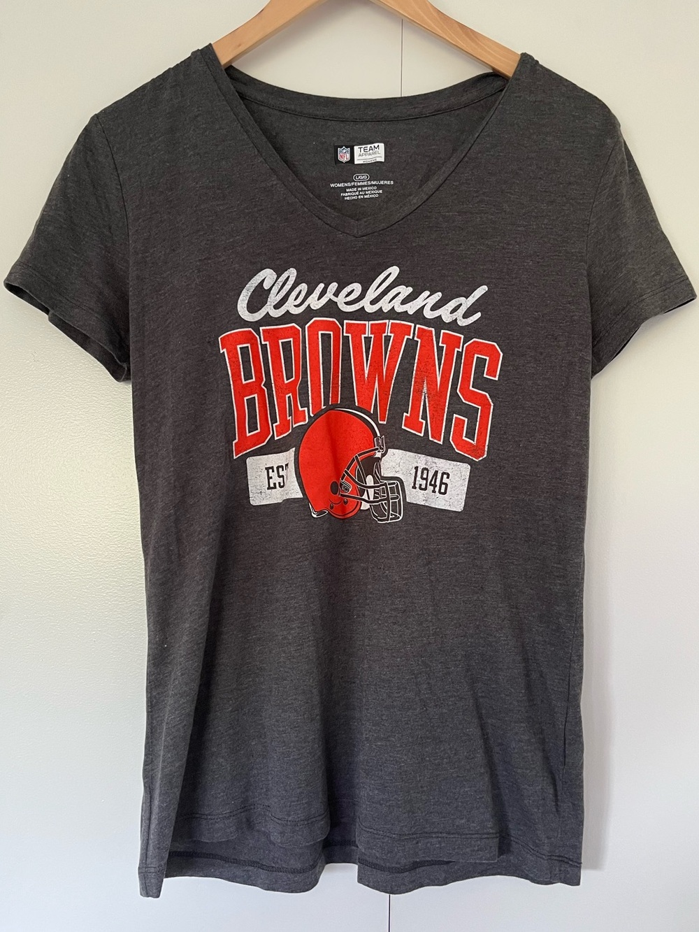 NFL Women’s Cleveland Browns V-Neck T-shirt